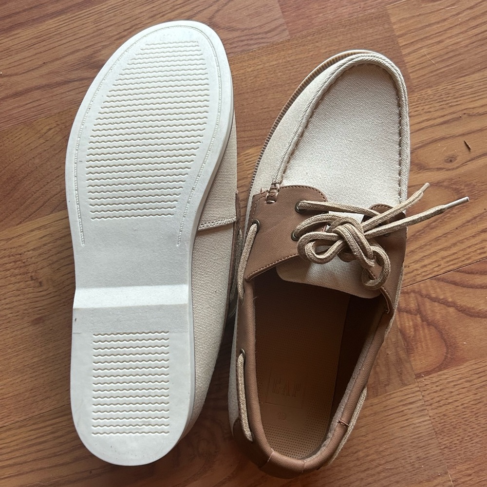 Never been worn Gap Boat shoes
